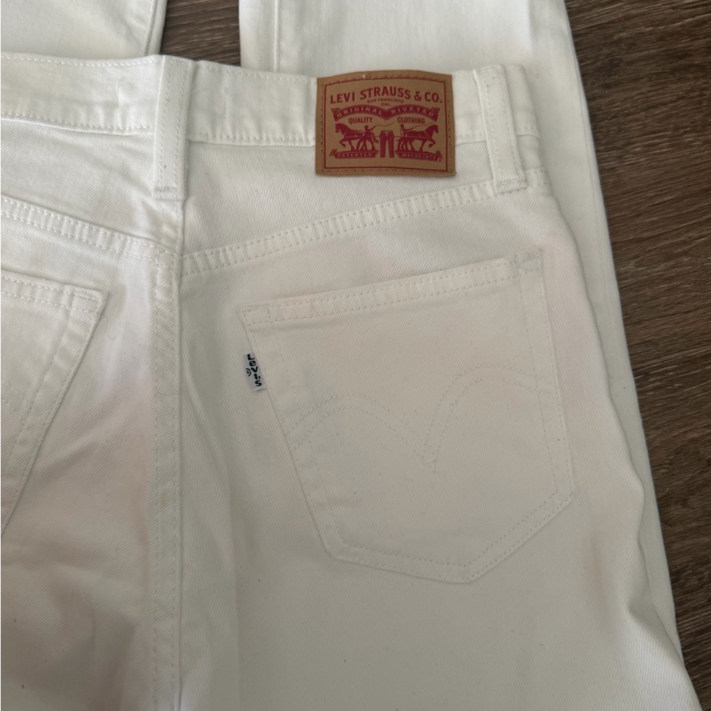 Levi's Women's Wedgie Straight Leg Jeans - White - Picture 9 of 12